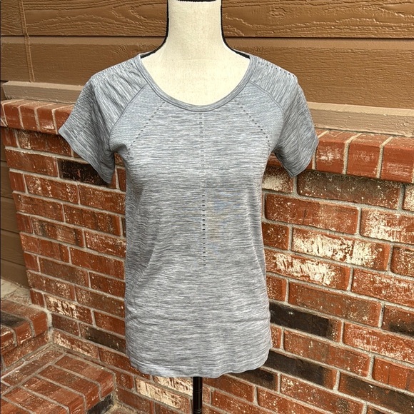 Athleta Foothill Short Sleeve Heathered Gray Women's Activewear Top Size Small - Picture 1 of 5